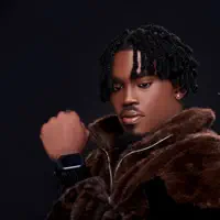 Poslechněte si interpreta undefined, sledujte hudební videa, přečtěte si životopis, podívejte se na data turné a další informace.