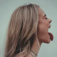 Luister naar undefined, bekijk muziekvideo's, lees de bio, bekijk de tourdata, en meer!