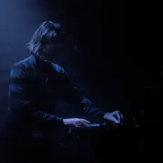 Dengarkan Cølibri, tonton video musik, baca bio, lihat tanggal tur & lainnya!