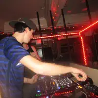 收听 undefined、观看音乐视频、阅读小传、查看巡演日期等 ！