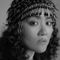 聆聽 MARU、觀看音樂影片、閱讀小傳、查看巡演日期等！