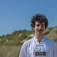 Dengarkan Tristan Guillaume, tonton video musik, baca bio, lihat tanggal tur & lainnya!