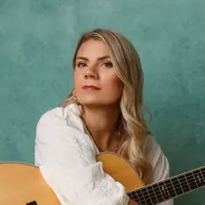 Poslechněte si interpreta Chloe Jones, sledujte hudební videa, přečtěte si životopis, podívejte se na data turné a další informace.