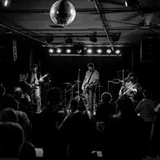 Écoutez Ronin, regardez des vidéoclips, lisez la biographie, consultez les dates de tournée et plus encore !