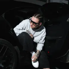 收听 NEXTIME、观看音乐视频、阅读小传、查看巡演日期等 ！