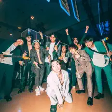 收听 DUAL、观看音乐视频、阅读小传、查看巡演日期等 ！