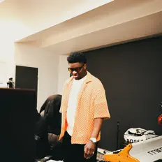 Lelo Glodi dinle, müzik videolarını izle, biyografisini oku, tur tarihlerini ve daha fazlasını gör!