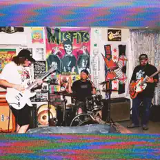 Posłuchaj wykonawcy Rhinestone Pickup Truck, obejrzyj teledyski, przeczytaj biografię, zobacz daty tras koncertowych i nie tylko!