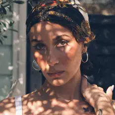 Dengarkan Kaedi, tonton video musik, baca bio, lihat tanggal tur & lainnya!