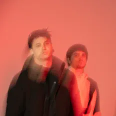 Poslechněte si interpreta Viscaya, sledujte hudební videa, přečtěte si životopis, podívejte se na data turné a další informace.