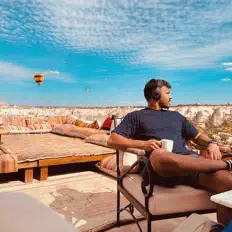 Ascolta Eranga Abeygunasekara, guarda video musicali, leggi la biografia, vedi le date del tour & altro!