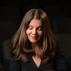 聆聽 Anne Sajdera、觀看音樂影片、閱讀小傳、查看巡演日期等！