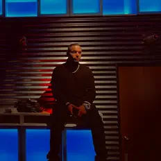 Dengarkan Yung Domo, tonton video musik, baca bio, lihat tanggal tur & lainnya!