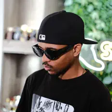 Johnny Mattを聴いたり、ミュージックビデオを鑑賞したり、経歴やツアー日程などを確認したりしましょう！