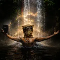Ascolta undefined, guarda video musicali, leggi la biografia, vedi le date del tour & altro!