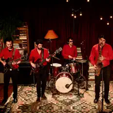 Ακούστε περιεχόμενο από Dinamite Combo, παρακολουθήστε μουσικά βίντεο, διαβάστε το βιογραφικό, δείτε ημερομηνίες περιοδείας, και πολλά ακόμη!