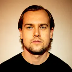 聆聽 Monde、觀看音樂影片、閱讀小傳、查看巡演日期等！