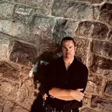 Escucha a 77 Apes, mira videos musicales, lee su biografía, consulta las fechas de las gira y más.