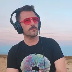 Luister naar Jimmy Mills, bekijk muziekvideo's, lees de bio, bekijk de tourdata, en meer!