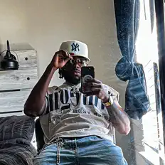 JBM treを聴いたり、ミュージックビデオを鑑賞したり、経歴やツアー日程などを確認したりしましょう！