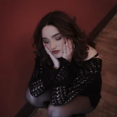 Listen to Iona Summer, watch music videos, read bio, see tour dates & more!