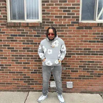 Listen to Kompton Hagi, watch music videos, read bio, see tour dates & more!