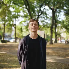 Ross Bugdenを聴いたり、ミュージックビデオを鑑賞したり、経歴やツアー日程などを確認したりしましょう！