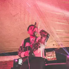 Hör dir Edy Gonzalez an, schau dir Musikvideos an, lies die Biografie, finde Tourdaten und mehr!