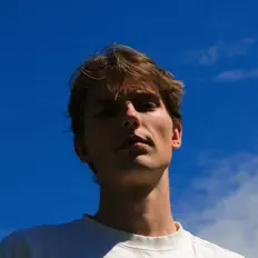 Posłuchaj wykonawcy Drics, obejrzyj teledyski, przeczytaj biografię, zobacz daty tras koncertowych i nie tylko!