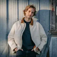 Ouça undefined, assista a videoclipes, leia a biografia, veja as datas das turnês e mais!