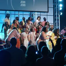 收听 Owoc Worship、观看音乐视频、阅读小传、查看巡演日期等 ！