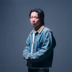 聆聽 Re:nji、觀看音樂影片、閱讀小傳、查看巡演日期等！