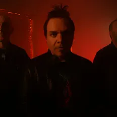 Dengarkan Spin, tonton video musik, baca bio, lihat tanggal tur & lainnya!