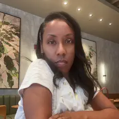 聆聽 Chébutta、觀看音樂影片、閱讀小傳、查看巡演日期等！