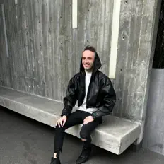 PRYZEを聴いたり、ミュージックビデオを鑑賞したり、経歴やツアー日程などを確認したりしましょう！