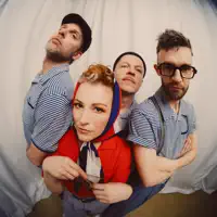 Ouça undefined, assista a videoclipes, leia a biografia, veja as datas das turnês e mais!