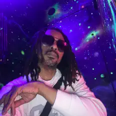 Ronii Jae: песни, клипы, биография, даты выступлений и многое другое.