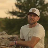 undefined सुनें, म्यूज़िक वीडियो देखें, बायो पढ़ें, दौरे की तारीखें और बहुत कुछ देखें!