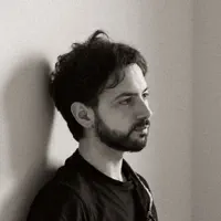 undefined dinle, müzik videolarını izle, biyografisini oku, tur tarihlerini ve daha fazlasını gör!