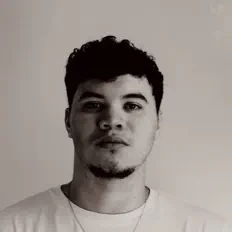 聆聽 sone.、觀看音樂影片、閱讀小傳、查看巡演日期等！