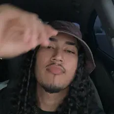 El Neneを聴いたり、ミュージックビデオを鑑賞したり、経歴やツアー日程などを確認したりしましょう！