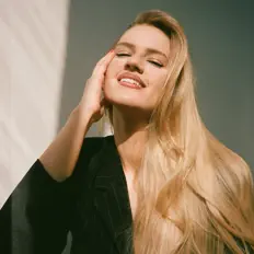 Listen to Sarah Justine, watch music videos, read bio, see tour dates & more!