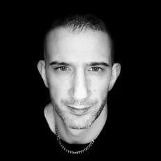 Poslechněte si interpreta Rightside, sledujte hudební videa, přečtěte si životopis, podívejte se na data turné a další informace.