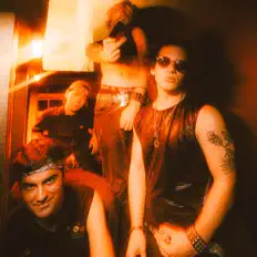 Ακούστε περιεχόμενο από Tight Spot, παρακολουθήστε μουσικά βίντεο, διαβάστε το βιογραφικό, δείτε ημερομηνίες περιοδείας, και πολλά ακόμη!