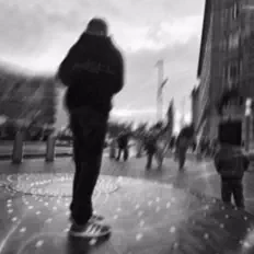 聆聽 ryan、觀看音樂影片、閱讀小傳、查看巡演日期等！