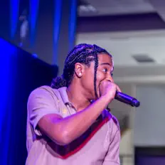 收听 N Major、观看音乐视频、阅读小传、查看巡演日期等 ！