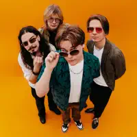 聆聽 undefined、觀看音樂影片、閱讀小傳、查看巡演日期等！