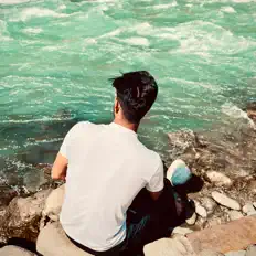Nav Dhillon सुनें, म्यूज़िक वीडियो देखें, बायो पढ़ें, दौरे की तारीखें और बहुत कुछ देखें!