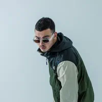 undefined dinle, müzik videolarını izle, biyografisini oku, tur tarihlerini ve daha fazlasını gör!