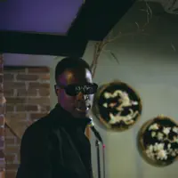 Luister naar undefined, bekijk muziekvideo's, lees de bio, bekijk de tourdata, en meer!
